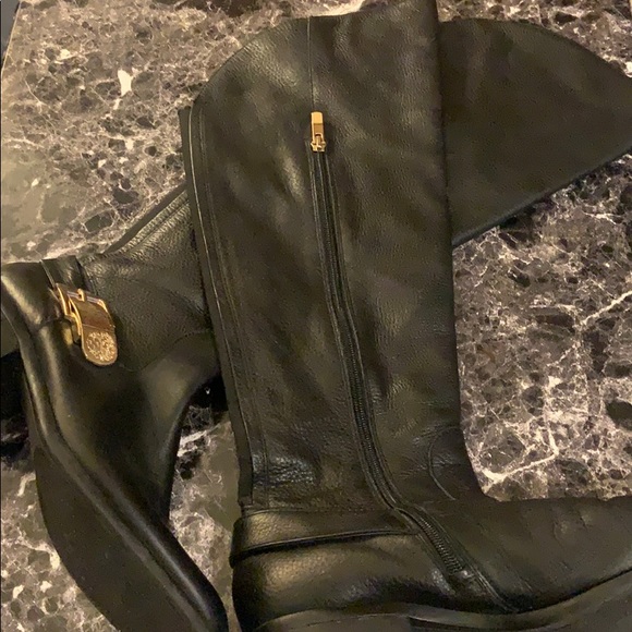 Down sizing// clearing out my closet - Picture 3 of 3